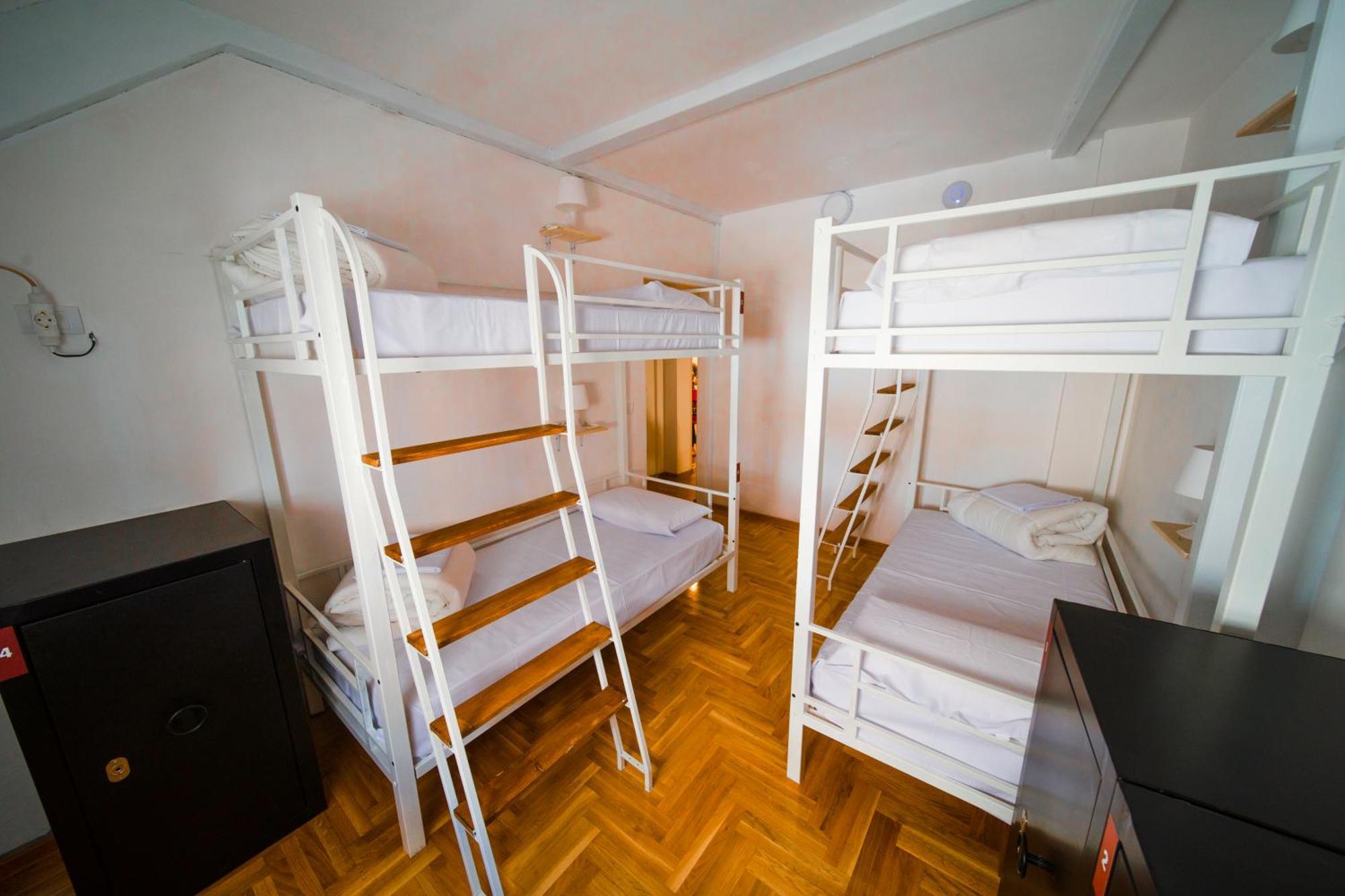 New Generation Hostel Como Lake Bagian luar foto