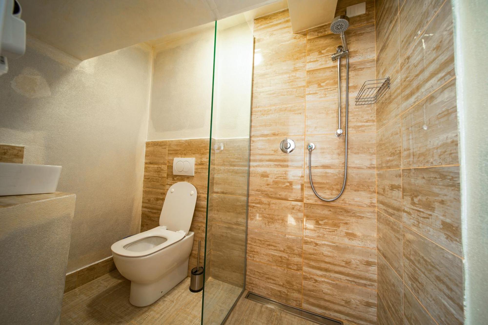 New Generation Hostel Como Lake Bagian luar foto