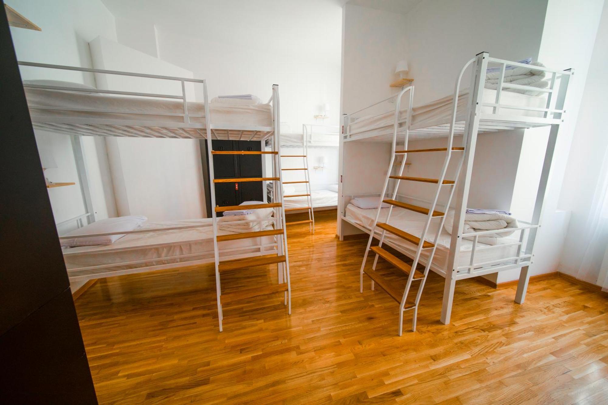 New Generation Hostel Como Lake Bagian luar foto